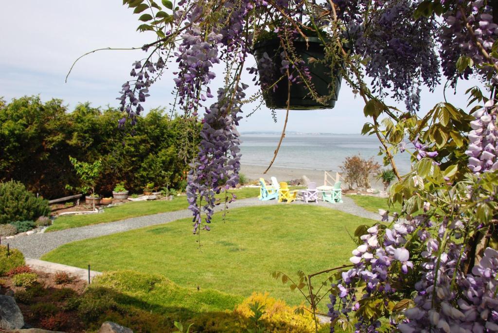 The Lodge At Weir'S Beach Metchosin Екстер'єр фото