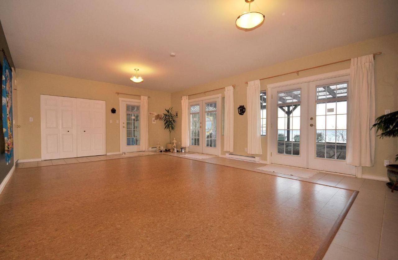 The Lodge At Weir'S Beach Metchosin Екстер'єр фото